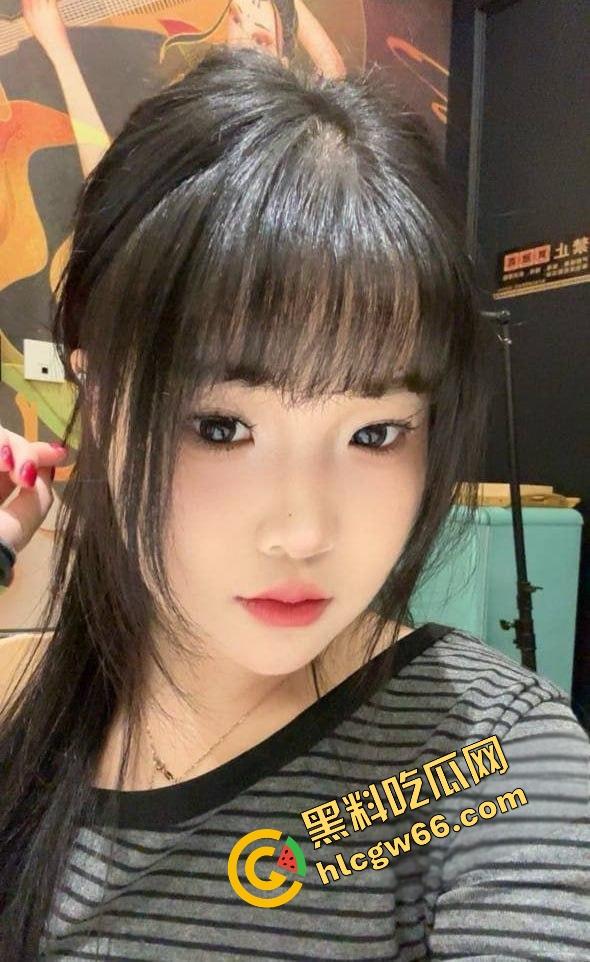 江西04年嫩妹【王诗齐】清纯校花变精桶婊,警服SM滴蜡嫩洞喷浆,大屌爆操屁股撞烂,性瘾贱货全网曝光!-5