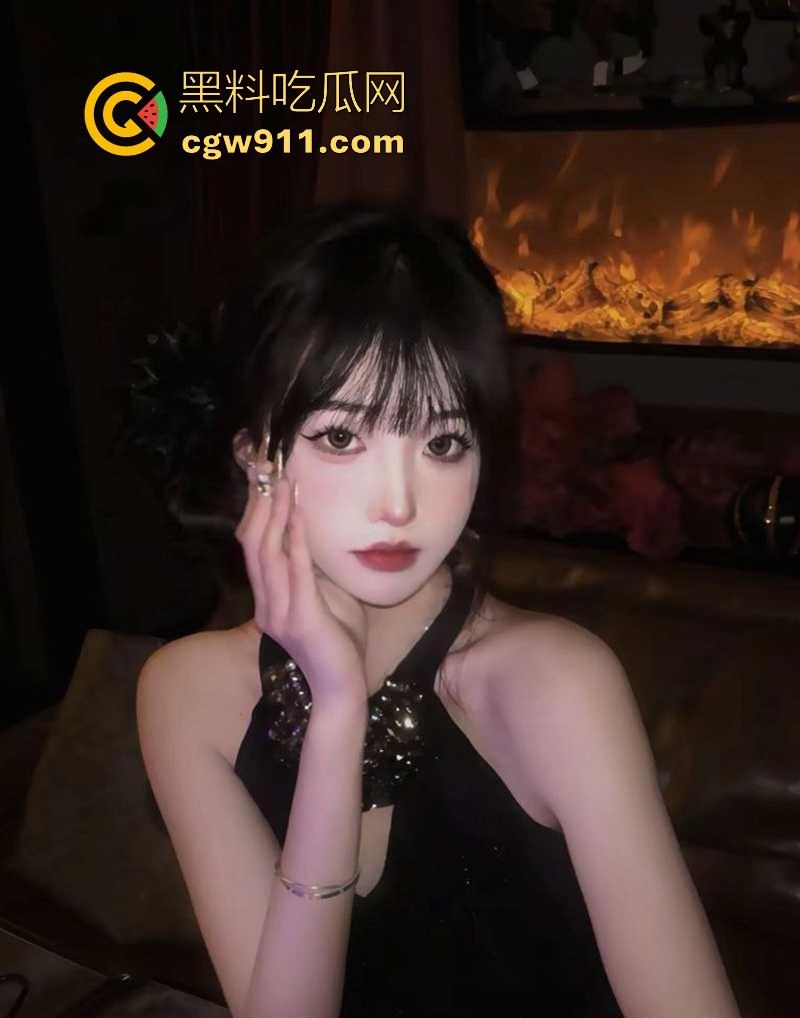 武汉神颜美女销售【刘家琪】暗骚反差玩露奶诱惑,骑术一流猛摇榨精,被拽发狠操,撅腚迎猛操!-4