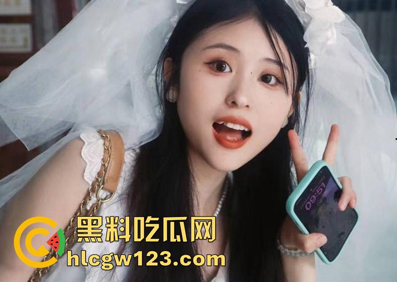 四川大胆小叔操黑丝军嫂,趁哥哥人在部队和嫂子乱伦,还穿开裆黑丝令人咋舌,性爱自拍流出!-4