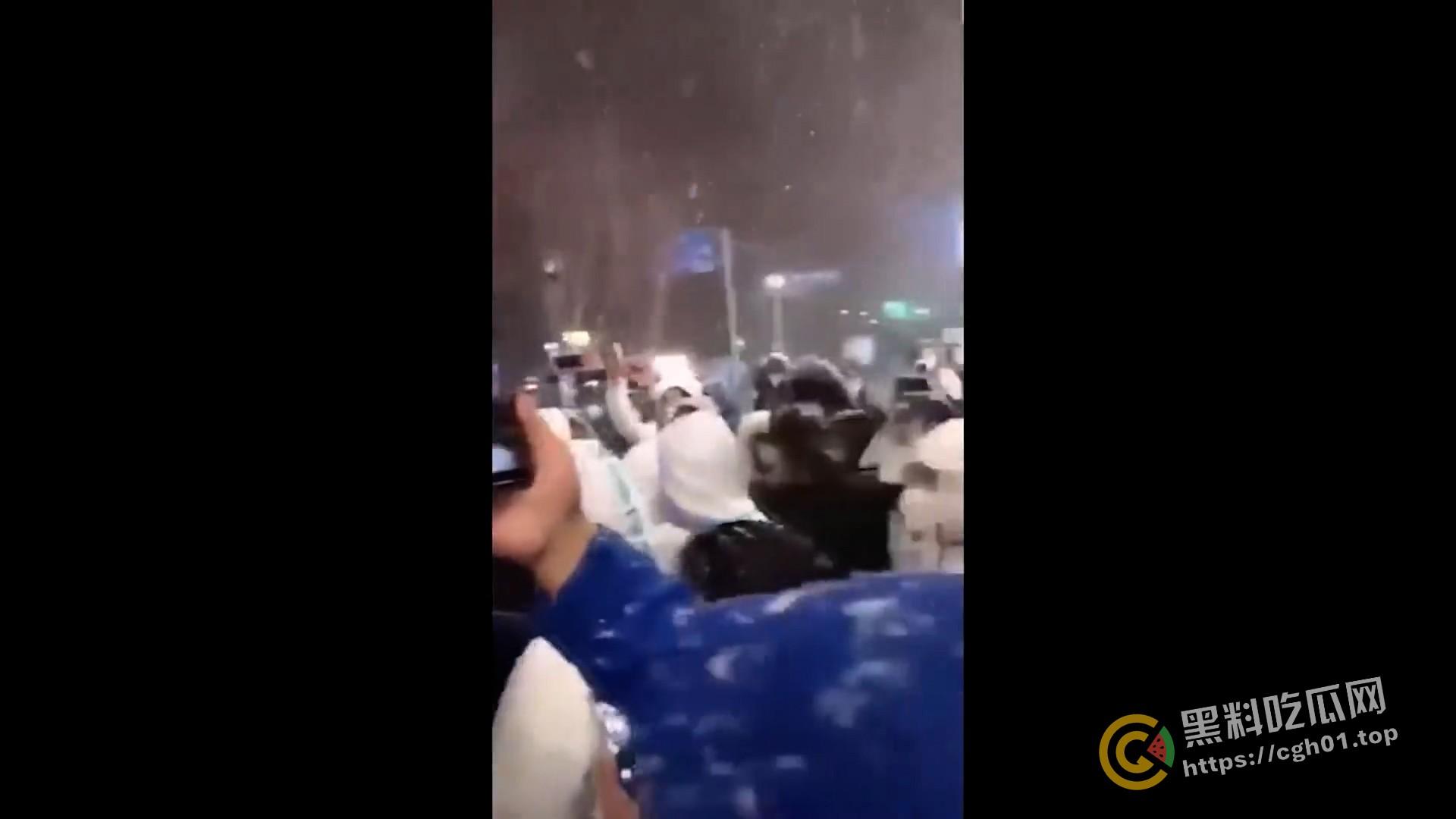 全网封禁!《乌鲁木齐中路》白纸运动纪录片 最全版本-4