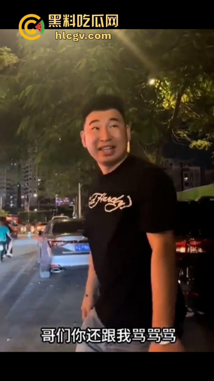 你这一身衣服值50块钱吗? 男子开老款CC路怒美式拦截特斯拉 并辱骂对方是穷逼!-4