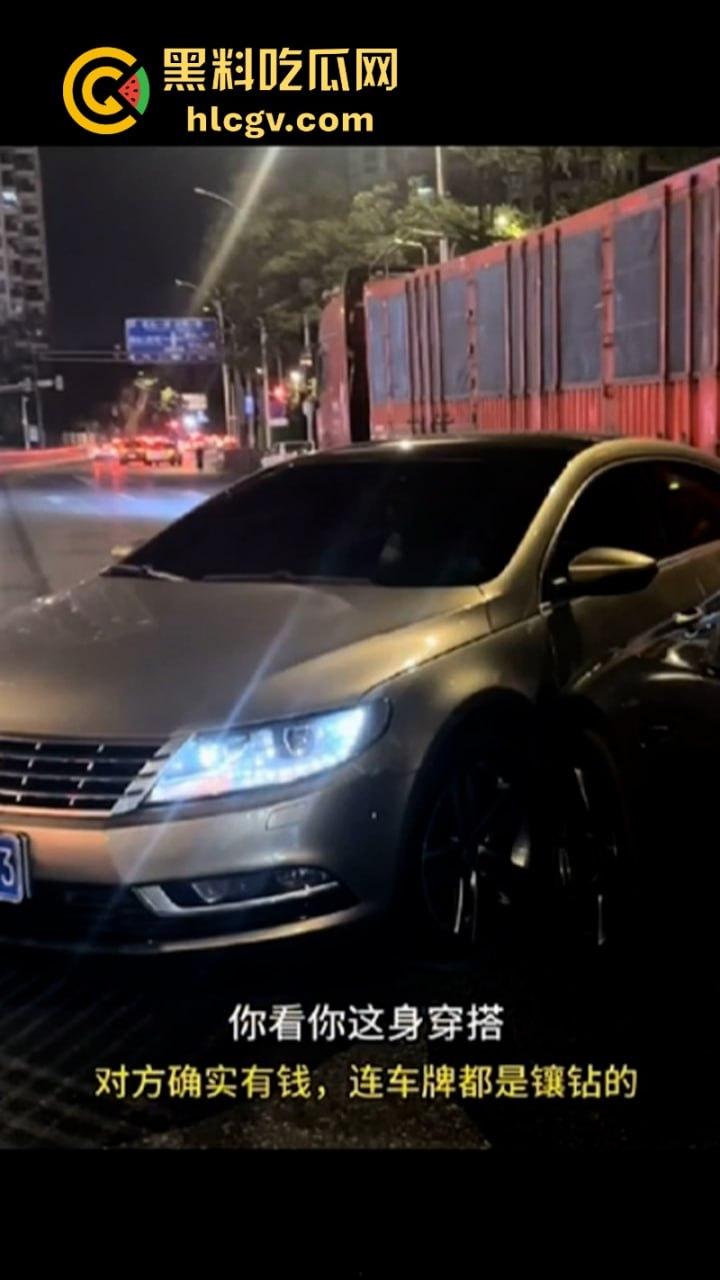 你这一身衣服值50块钱吗? 男子开老款CC路怒美式拦截特斯拉 并辱骂对方是穷逼!-10