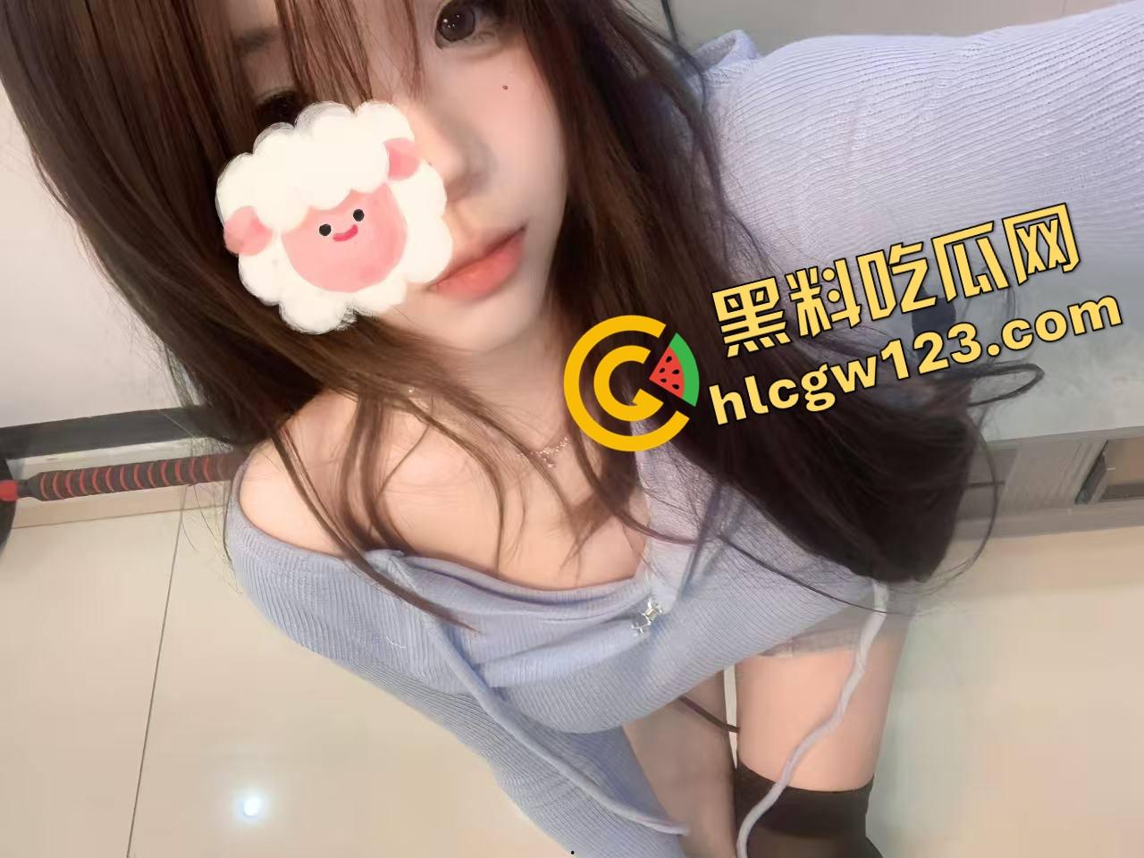 客车活春宫?情侣当众激情上演,男友全程抠到逼啪啪啪,水流不止纸巾都擦不干,乘客捂眼捂耳都不够!-5