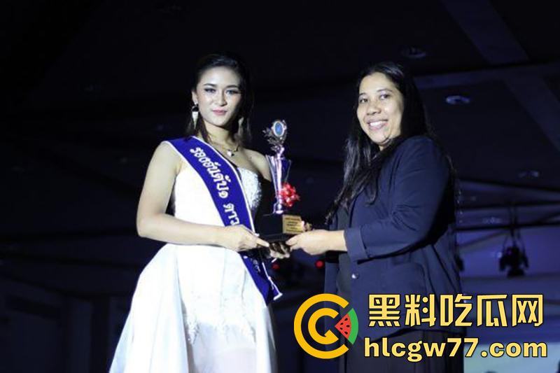 泰国劲爆双飞事件,极品身材学生妹合体卖淫,一顿饭钱就能体验,自拍视频流出!-3