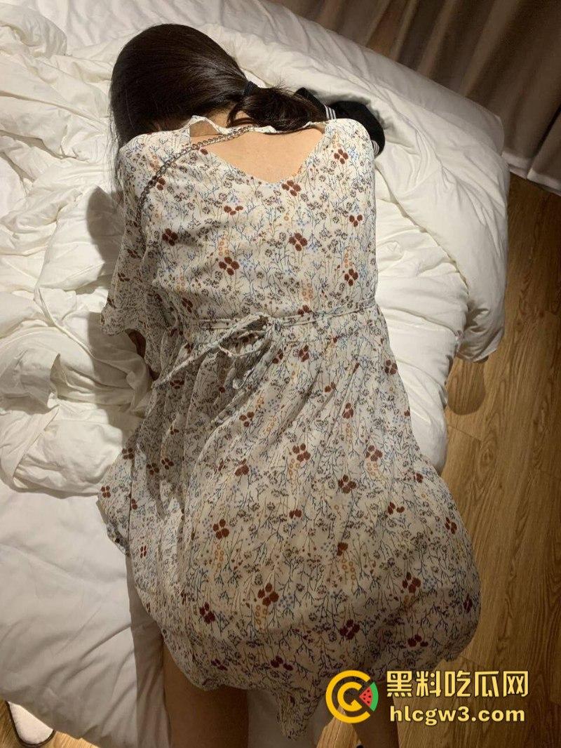 我是老公手心的宝 却在炮友床上叫得骚!午夜裸聊 激情调教又群交 哎!老公你都不知道!-1