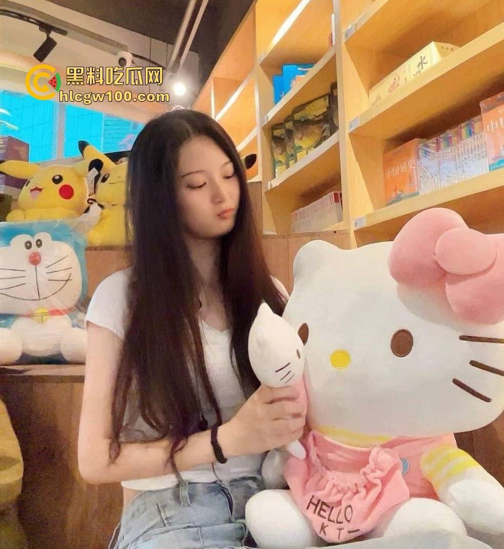 四川大学大二微胖巨乳【吴雪妍】约炮视频曝光,充满诱惑的反差美顶不住!-1