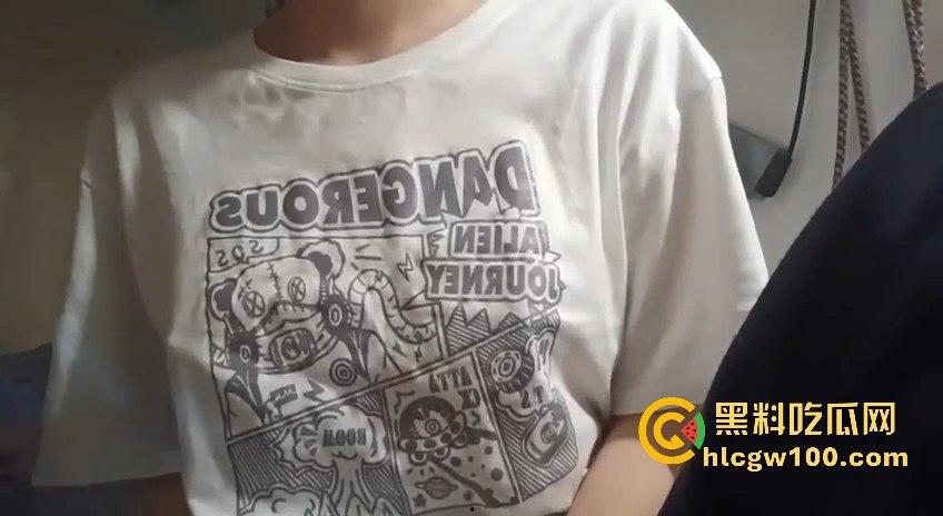 四川大学大二微胖巨乳【吴雪妍】约炮视频曝光,充满诱惑的反差美顶不住!-3