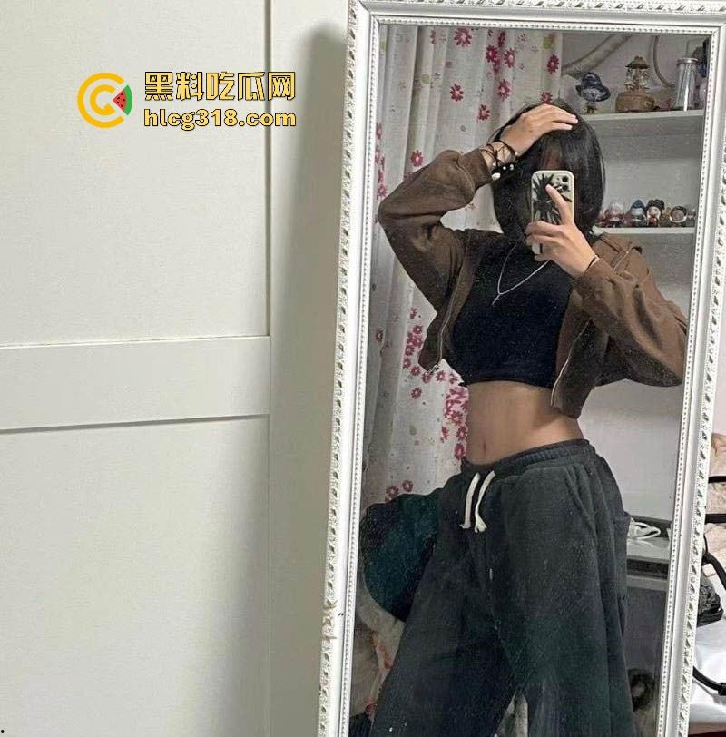 广西清纯反差妹【欧阳盈盈】性爱视频曝光,手捧大屌一顿猛吸,被勒脖后入狂操,淫叫连连!-2