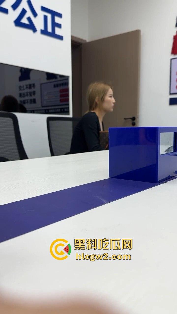 男子1800小费才摸几下胸,这骚货居然报警反咬猥亵,婊子不愧是婊子,拿钱还装清纯立牌坊太下头了!-10