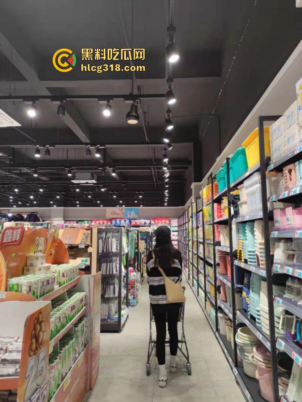 反差队长【崽崽】酷爱刺激车震,被男友偷拍捕捉高潮骚态,精子从粉逼浓毛里流出来的样子就像一幅画!-1