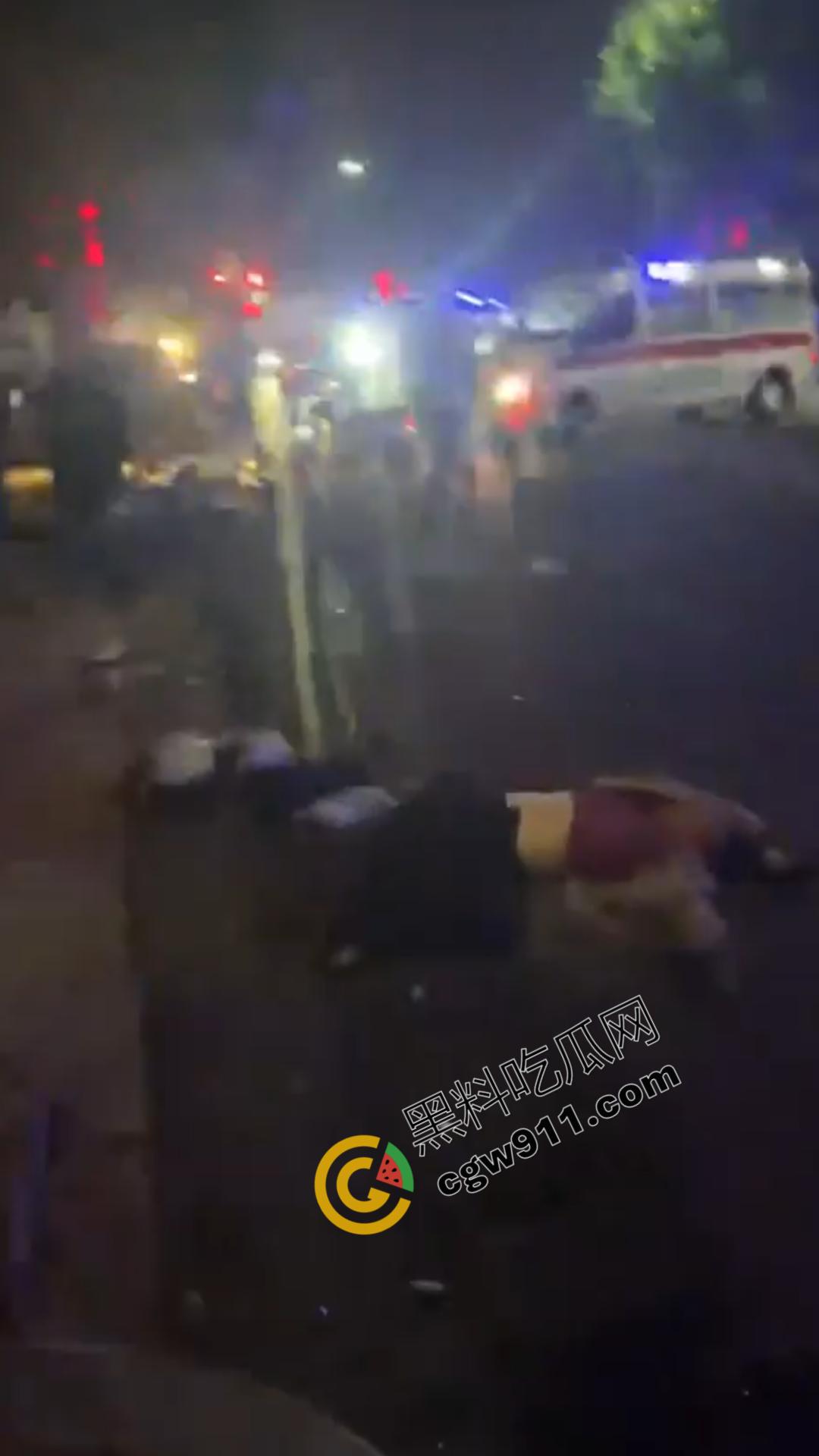山东聊城酒驾惨祸!一夜间造成8死1伤惨烈场面,路面染血惨不忍睹,令人们悲痛欲绝。-7