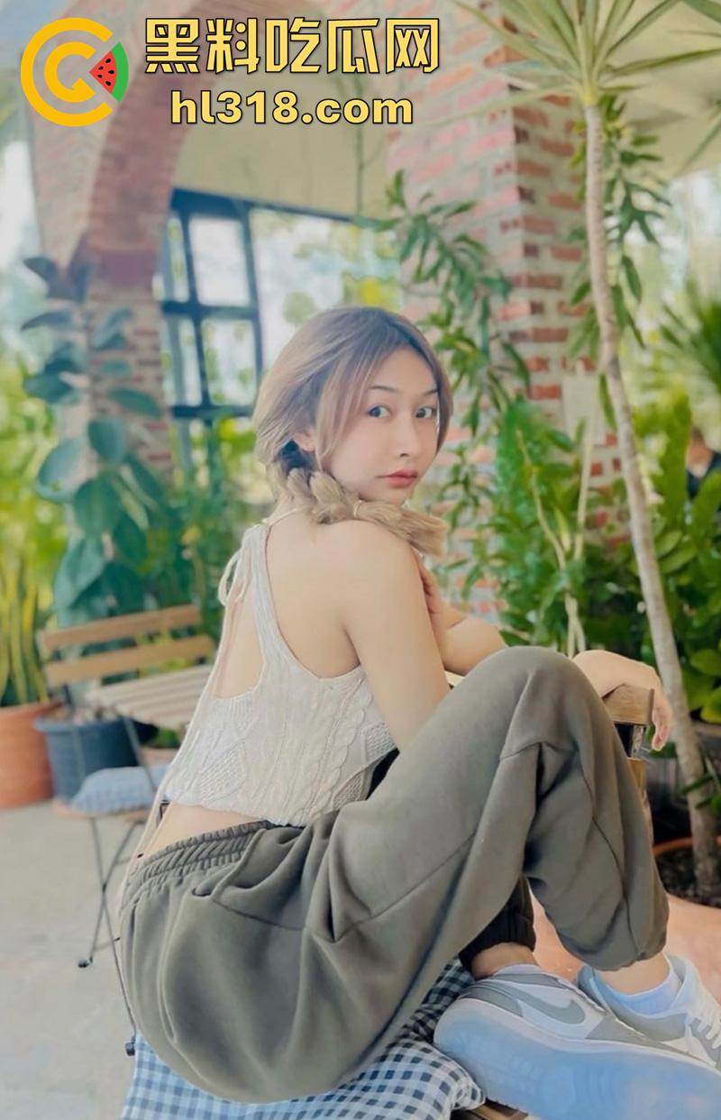 泰国拉拉队女神【Kae】,还在上高中的极品尤物,身材一流大奶翘臀,三点粉嫩性感诱人自慰视频流出!-1