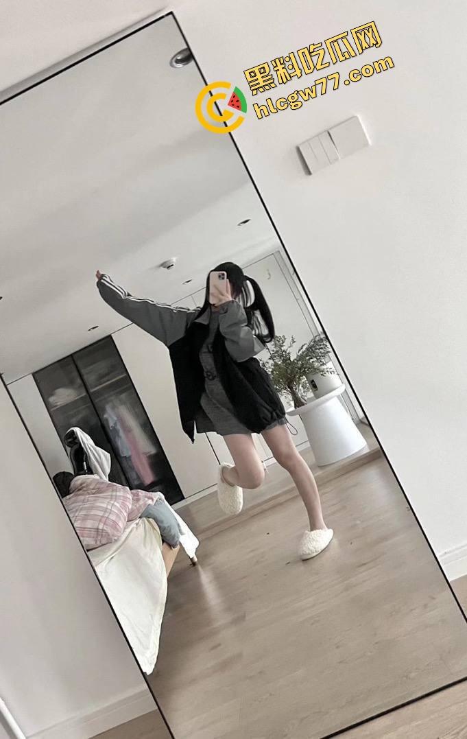 天津淫荡母狗『赵曦』萝莉脸配魔鬼御姐身，嫩洞喷汁奶子弹得能炸眼，操一炮香得鸡巴烧断！-14