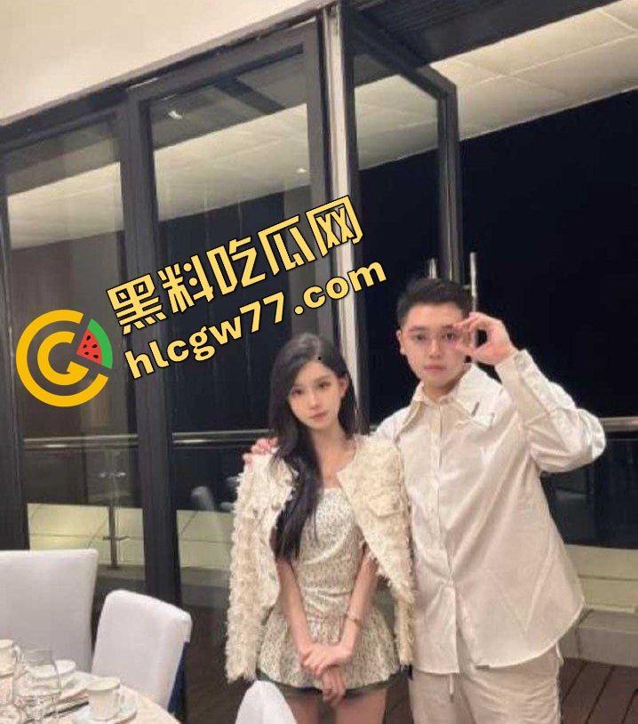 【覃海美】绝色女神变金主骚鸡!嫩逼内射爽翻天,完事还要抠出B里的精子吃下!-1