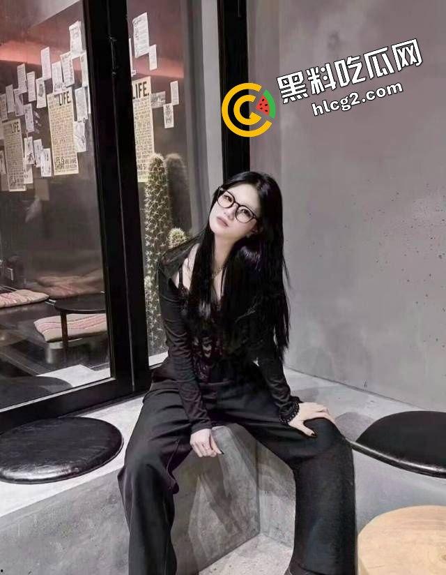 广东财经大学学生妹『钟瑜菲』周末跟学长酒店开房 口爆后入怼脸颜射 视频泄密流出-5