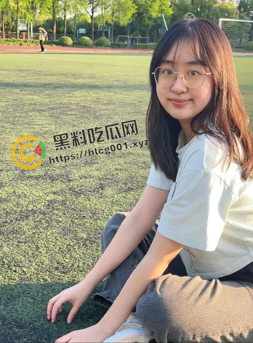 西南医科大学女学生 维修手机遭泄密 巨乳自拍 桃色嫩穴 玩的就是真实-29