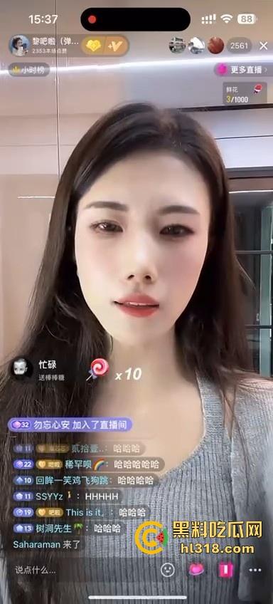 抖音颜值主播为礼物舔墙,舌头疯狂打转能感觉到是老手,把大屌给她舔一下哪得多舒服啊!-2