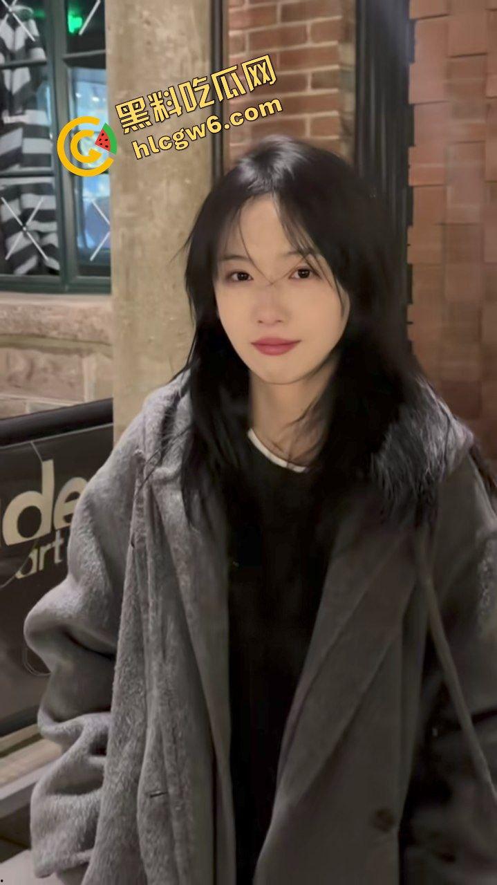 浙江台州金主爸爸调教情趣黑丝母狗『肖雨琦』贱样舔鸡对镜淫荡后怼淫穴!上位直插直入!原创独家流出!-2