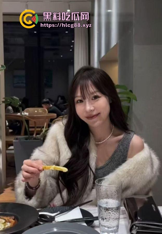 抖音约炮天津24岁网红鸡『崔苗媛』夜店嗨完开房猛操三天,吃鸡吃到拉丝,男友抓包溜得比狗快!-2