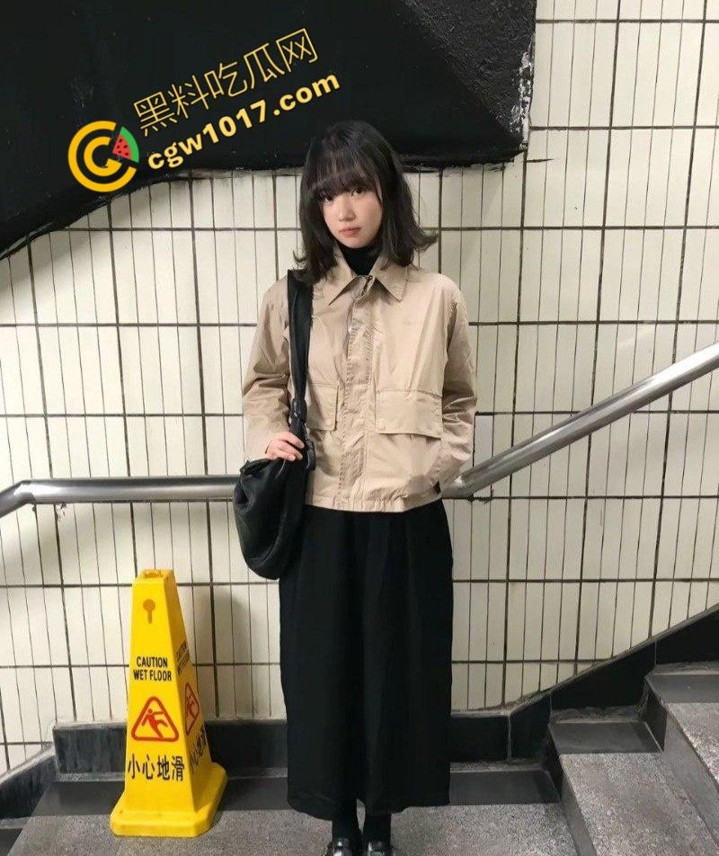 抖音百万网红【妖怪ZZzAI】酒店被抓奸,女友怒曝3P女粉视频,暴打女友,精液横流,人设崩塌,粉丝暴怒退粉!-6