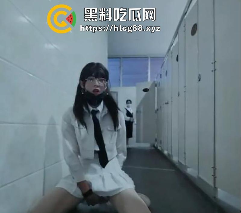 勇敢男娘不怕困【ST香艾草】女厕公然道具塞肛露出 惊呆大妈和路人 世界观都崩塌了!-4