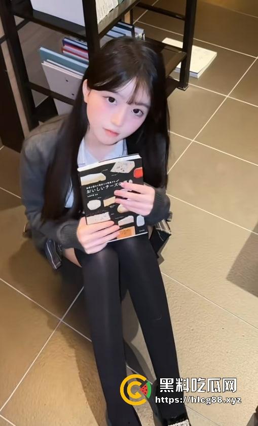 抖音280万粉清纯女神【天降之雯】最新一弹,露脸抖奶喷水湿床,绝美反差婊把舔狗耍得团团转!-10