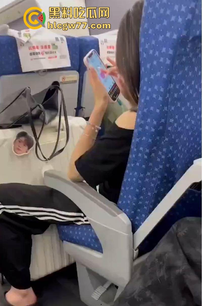 高铁偶遇骚货小姐姐 玩性爱之瓶狂填欲望 不仅暴露了她的狂野内心 更让人遐想她私下的火辣玩法!-2