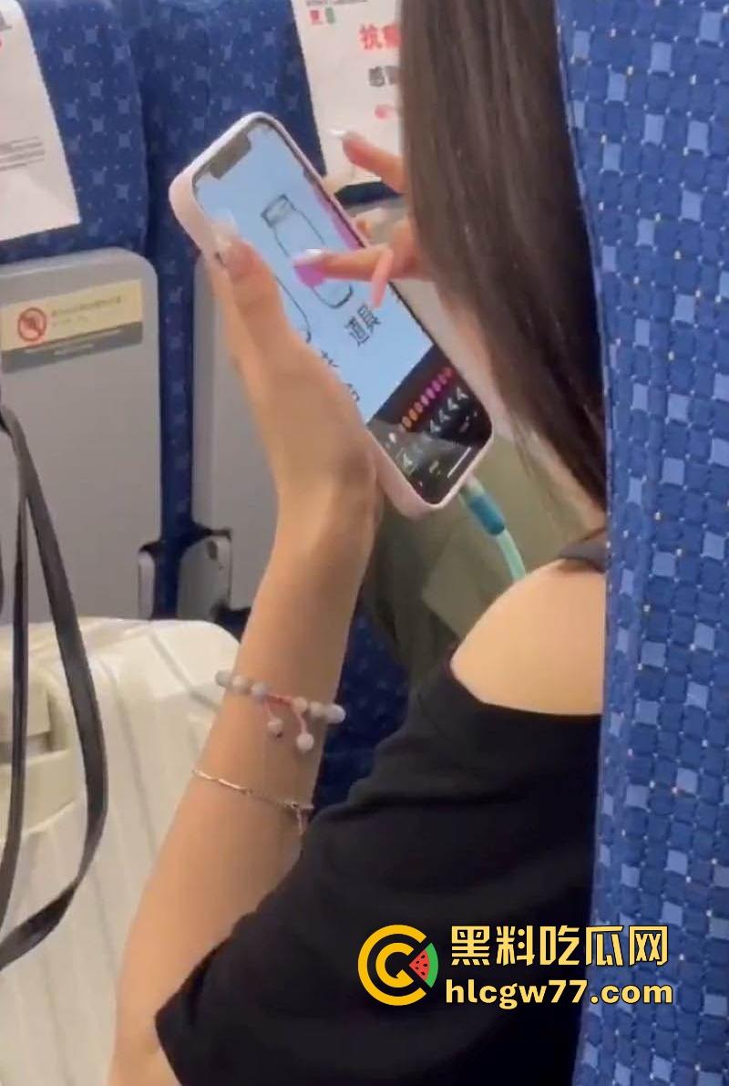 高铁偶遇骚货小姐姐 玩性爱之瓶狂填欲望 不仅暴露了她的狂野内心 更让人遐想她私下的火辣玩法!-4