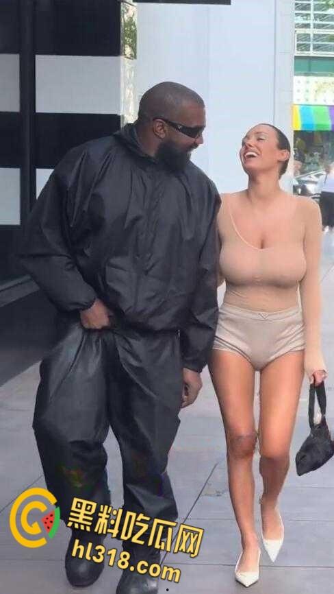 侃爷洛杉矶带老婆比安卡Bianca Censori逛街,透视装露极品豪乳,曼妙身姿白嫩巨乳清晰可见!!-3