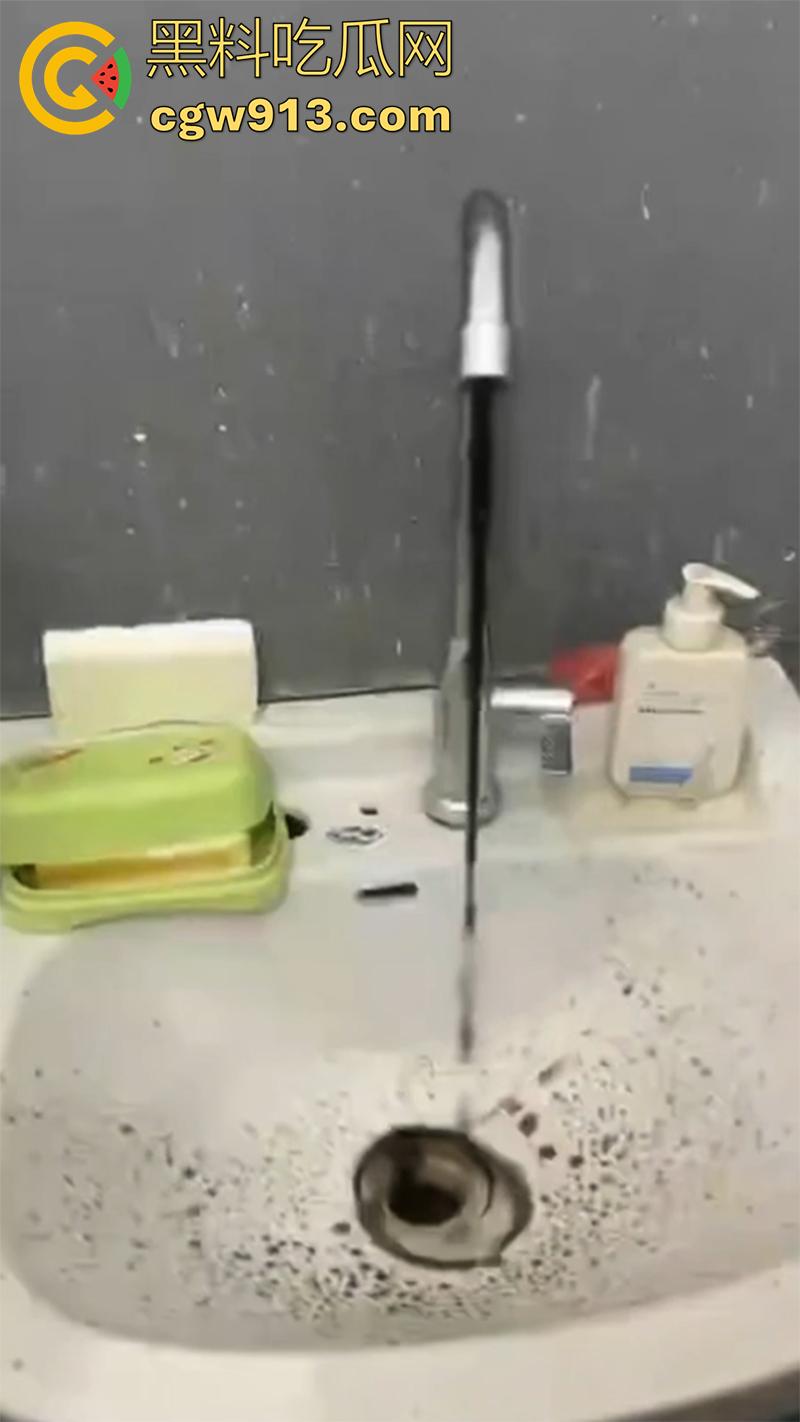 沈阳师范大学集体中毒?竟是感染诺如病毒,是有人投毒还是水箱太脏?中毒学生和老师已经全被抬走!-9