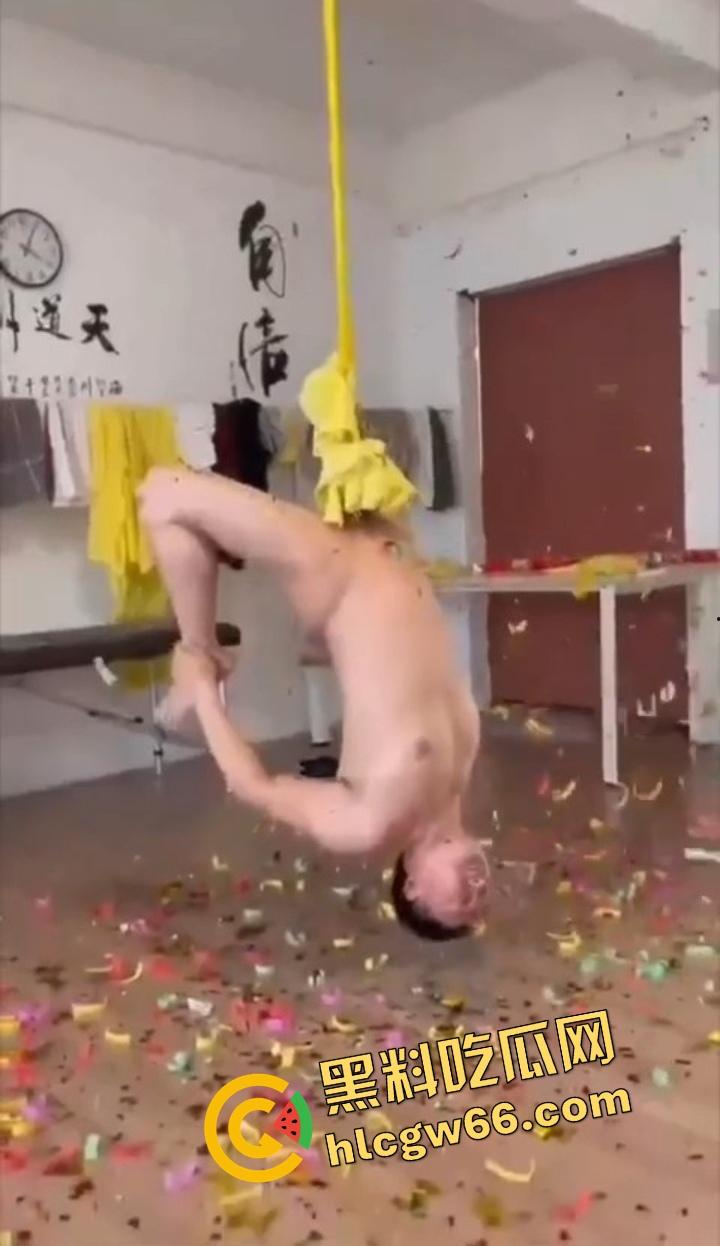 坠蛋狠人现身，农夫山泉挂蛋蛋只是日常，吊妹子上天才是绝活，这根铁鸡儿能打穿玄武门！-5