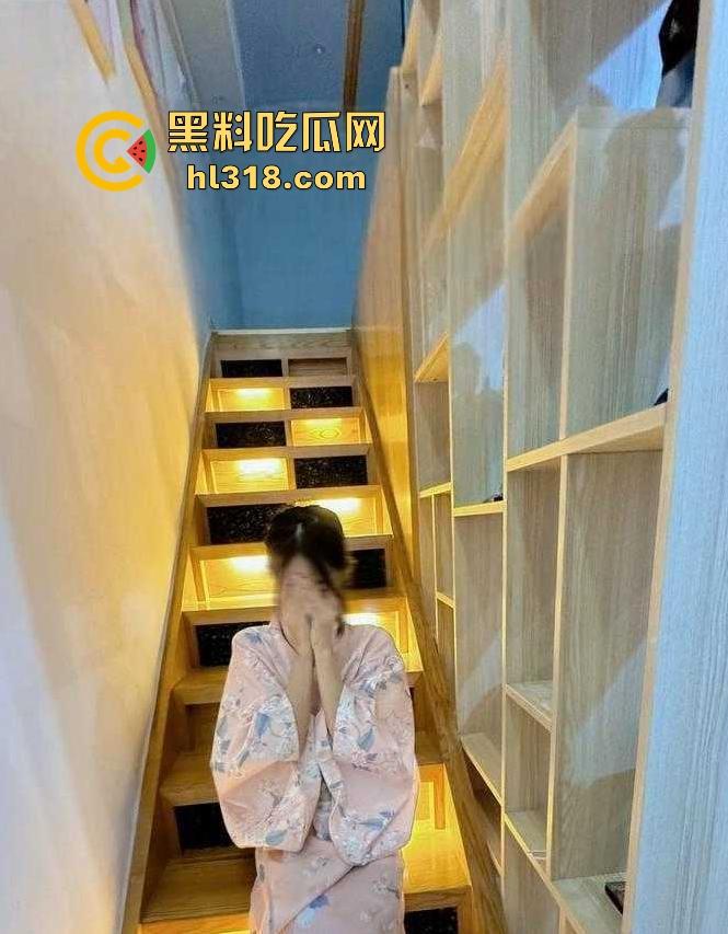 海角乱伦!带萝莉妹妹去日式酒店体验不一样的做爱,日式做爱刺激满满,无套内射白虎嫩逼!-1