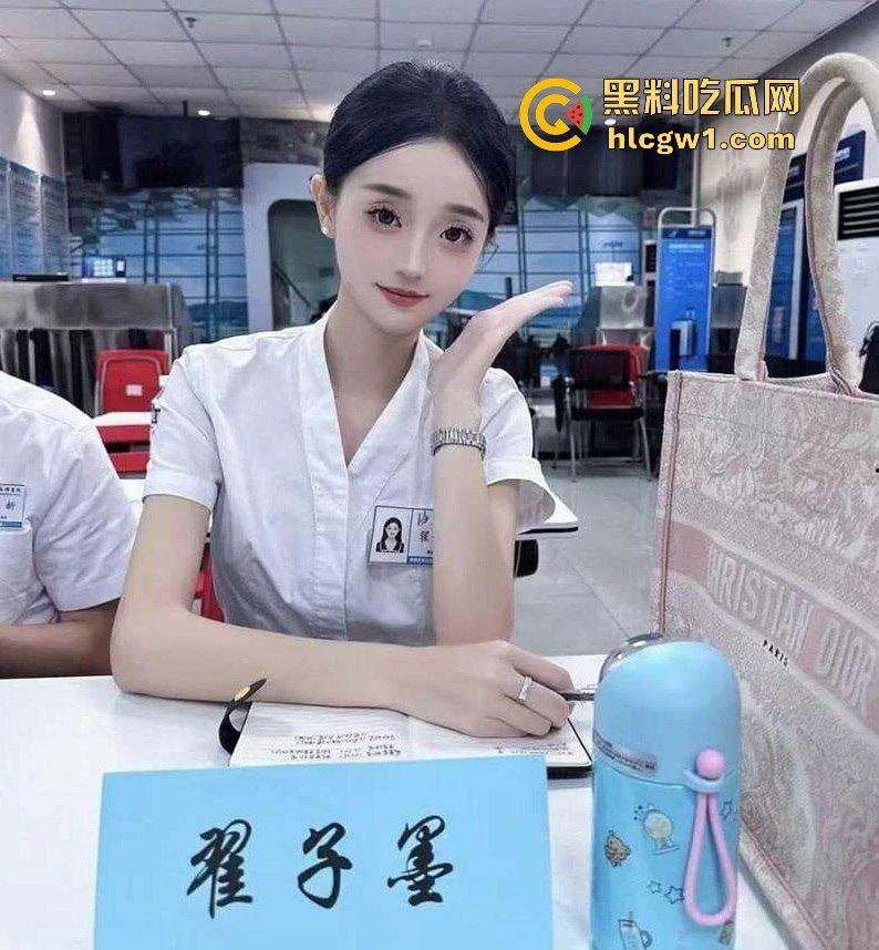 南航高冷空姐『翟子墨 』被富二代玩成SM母狗,制服底下全是调教痕迹,飞行途中还想着被抽打!-1