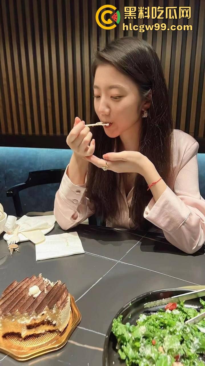 警花『张津瑜』的家宴传奇,现任老公家人认证,瓜圈真神再现江湖,天不生张津瑜,瓜圈万古如长夜!-5