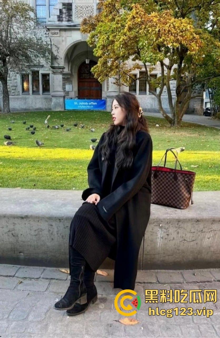 搭讪大神搞定复旦女博士!外表端庄,见到大鸡巴直接含嘴里,酒店里浪叫不停!-1