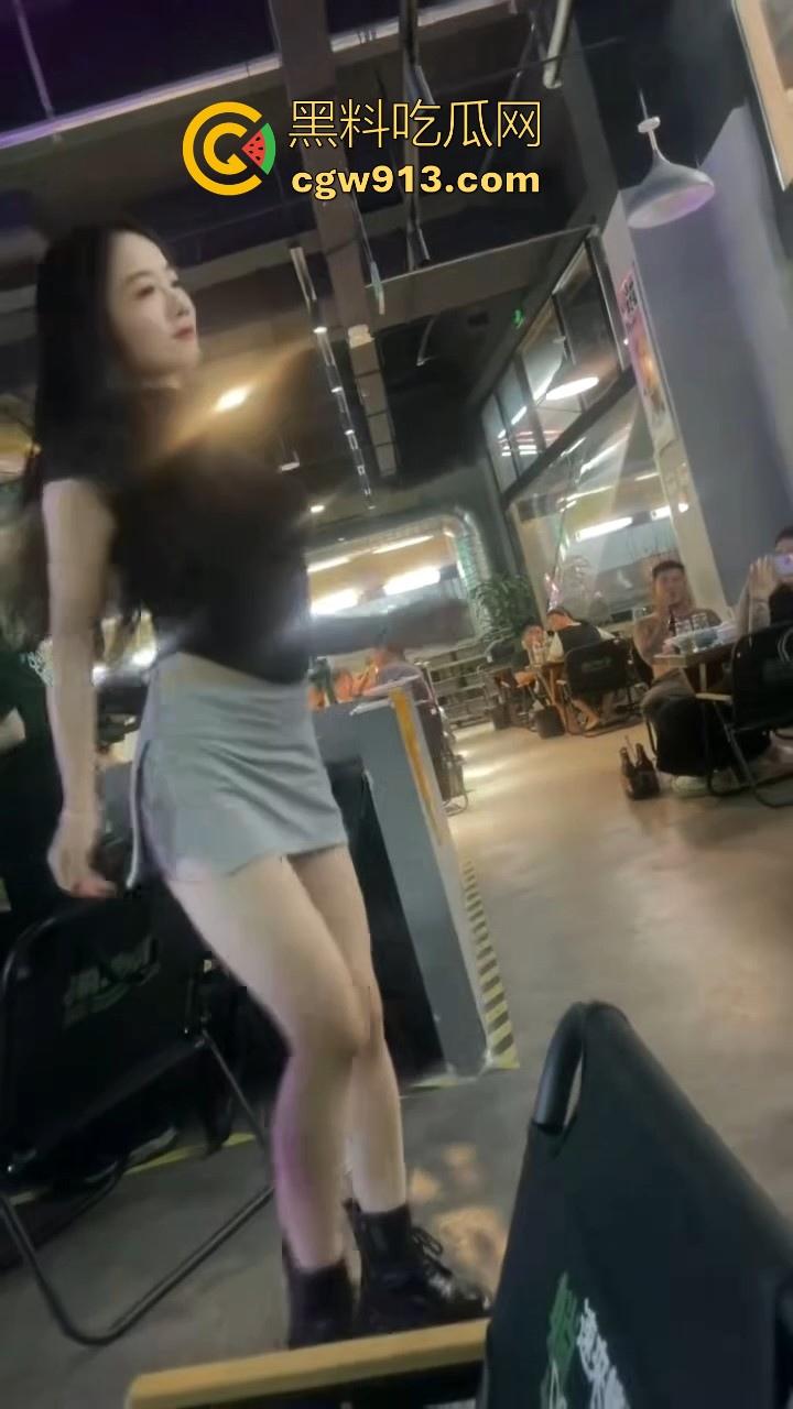 朋友聚会偶遇妖娆舞蹈老师,性感辣舞跳的鸡巴都硬邦邦的,果断重金拿下,无套猛插内射狠狠发泄!-5