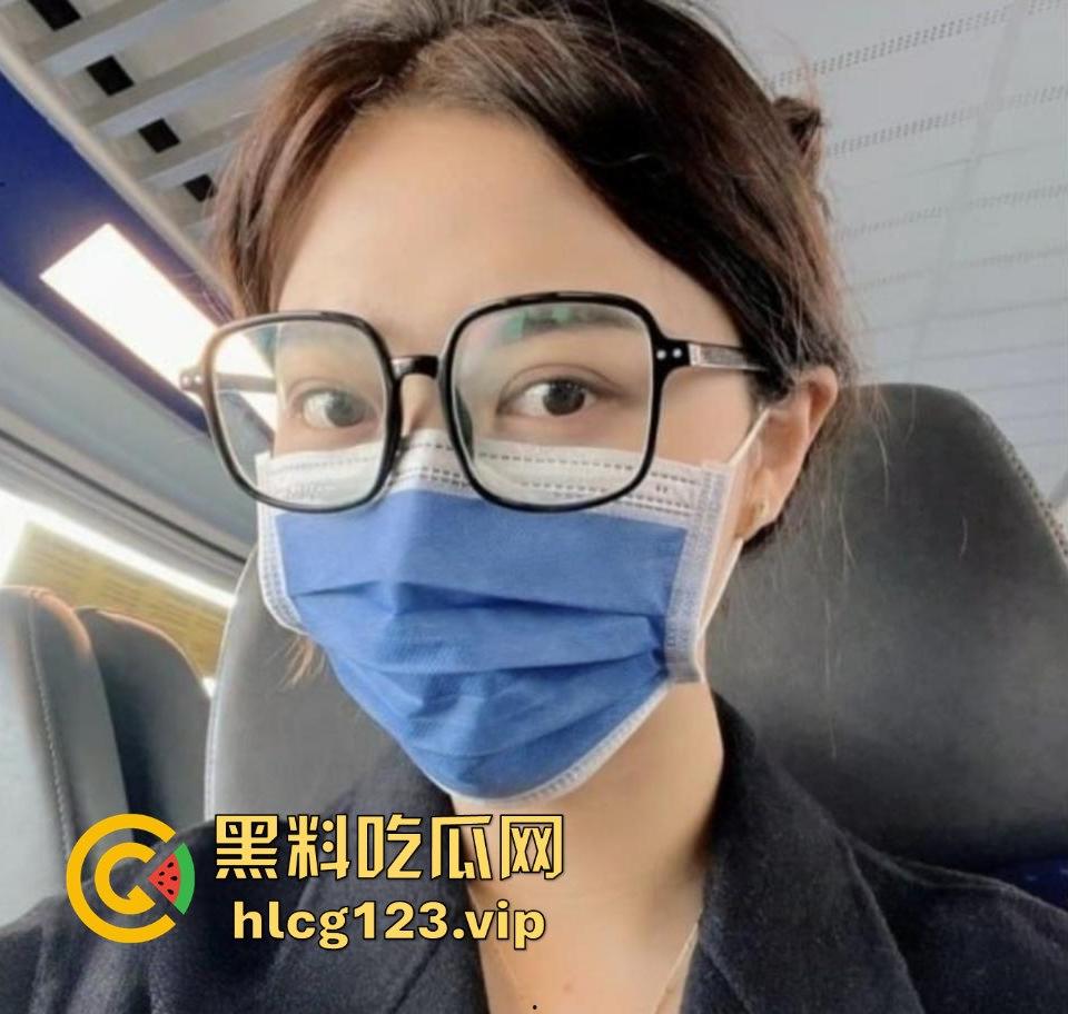 搭讪大神搞定复旦女博士!外表端庄,见到大鸡巴直接含嘴里,酒店里浪叫不停!-3