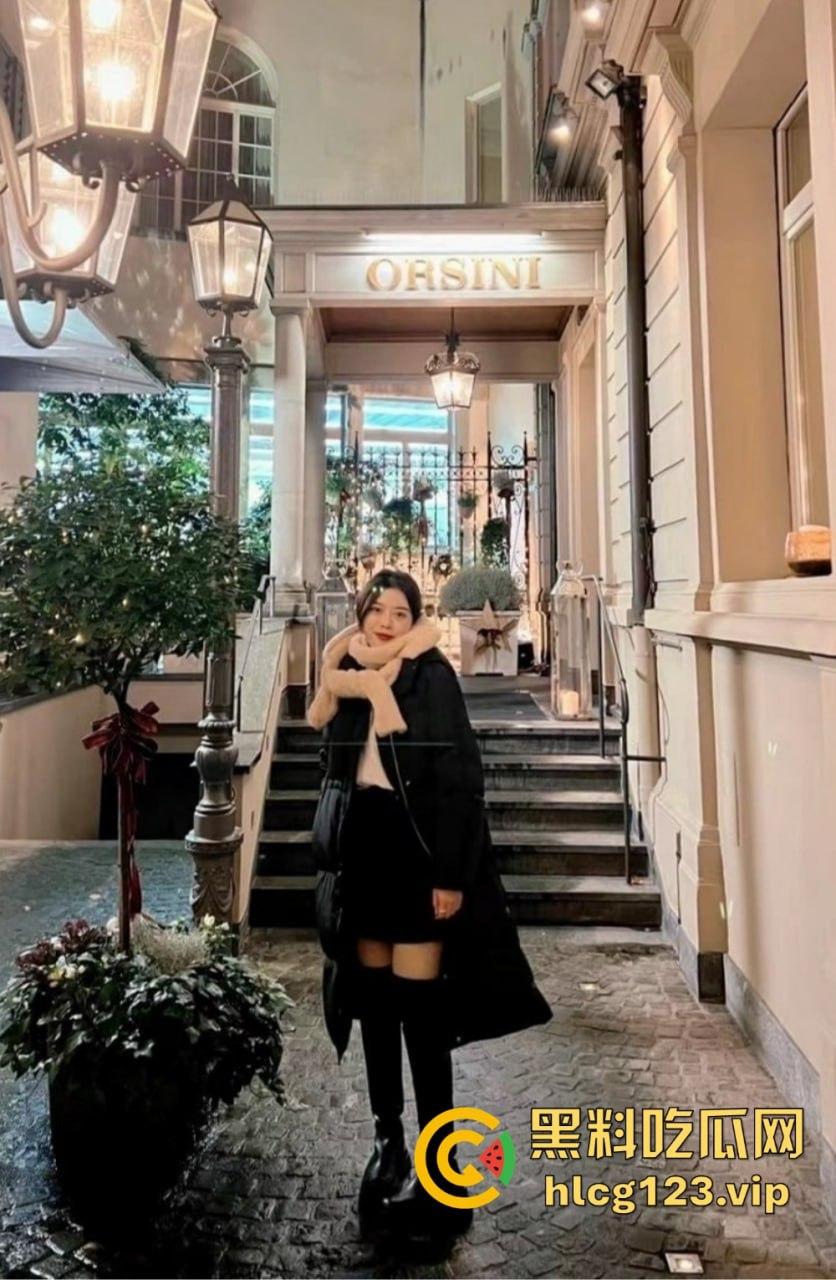 搭讪大神搞定复旦女博士!外表端庄,见到大鸡巴直接含嘴里,酒店里浪叫不停!-4