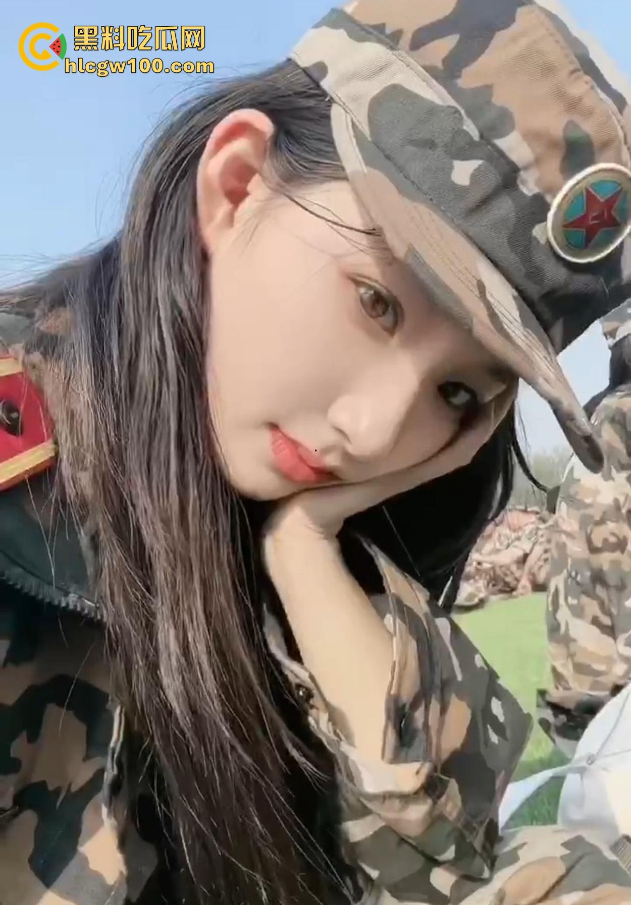 衡阳大学生【裴子诺】被包养四个月,从清纯妹到骚母狗,SM调教成胯下玩物,舔射口爆样样精通还要尿嘴里!-3