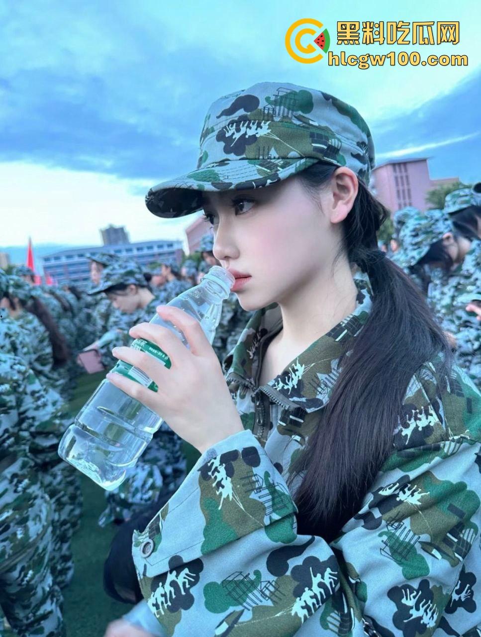 衡阳大学生【裴子诺】被包养四个月,从清纯妹到骚母狗,SM调教成胯下玩物,舔射口爆样样精通还要尿嘴里!-5