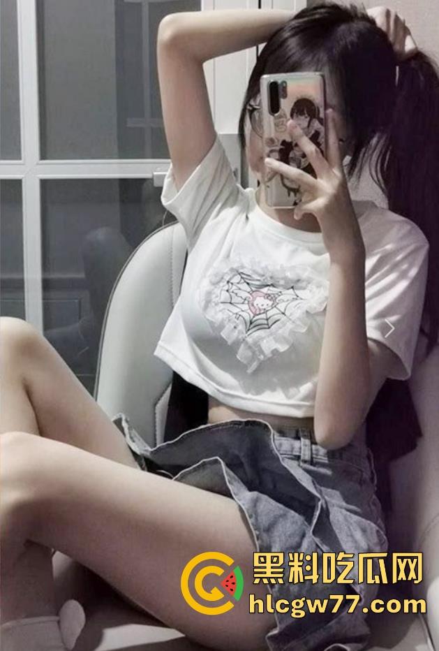 海角乱伦大神 萝莉小表妹 来我家偷情乱伦 换上诱人萝莉裙 卫生间后入爆操 再到桌上无套内射!-3