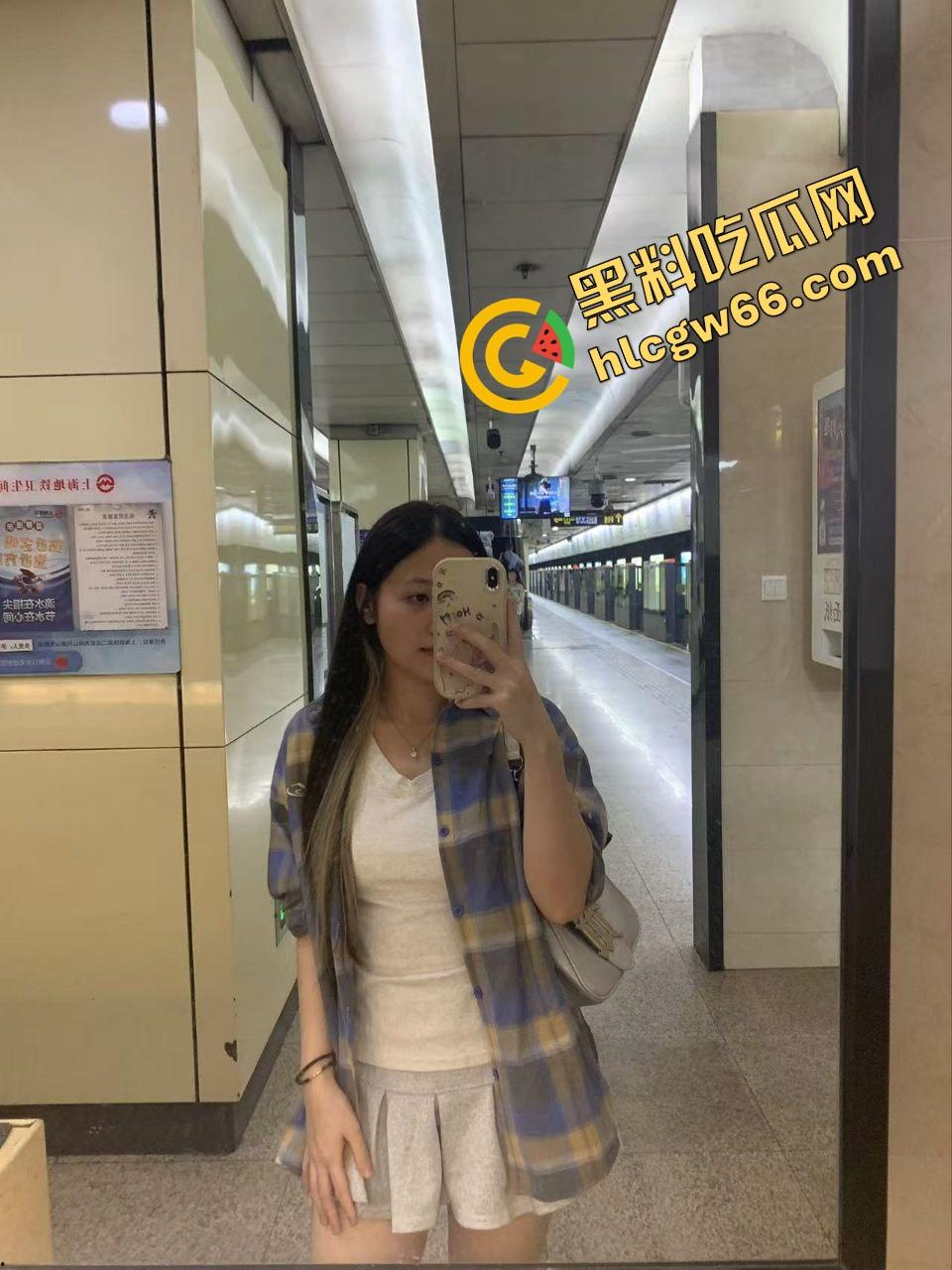 南方学院大三骚御姐【宁宁】外表清冷床上是欠干母狗,被男友后入插到发浪尖叫,粉嫩穴穴连喷三次!-7