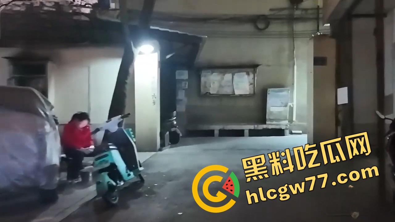 长沙火车站150块操嫩妹全过程曝光,巷子里的媳妇比正规婚礼便宜几十万!-2