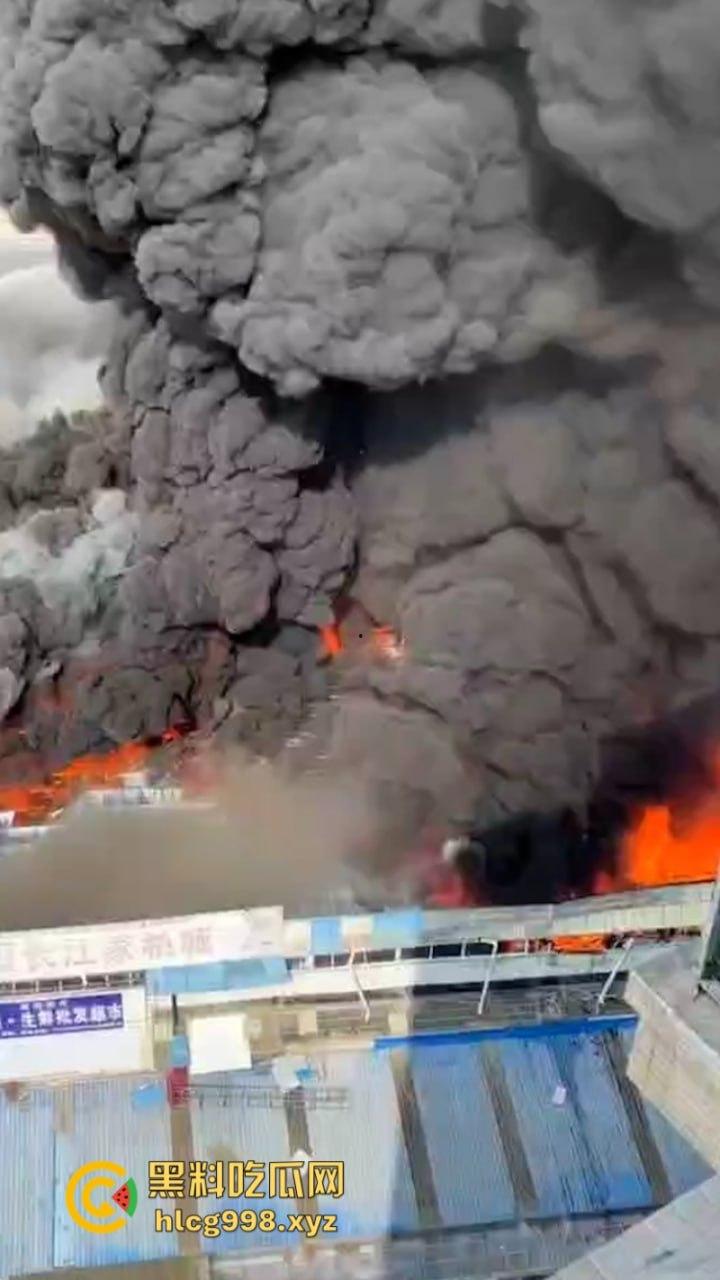 华阳红瓦二手家具市场突发大火 天干物燥成隐患导火索！-5