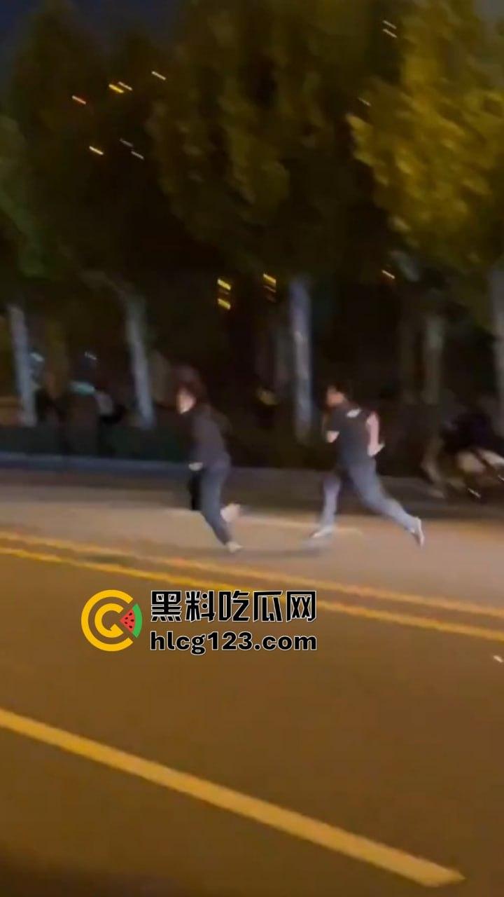 山东菏泽精神小伙群架约战!9月15日单县五中热闹了,郭有才的老家果然还是能打!-7