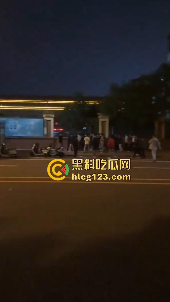 山东菏泽精神小伙群架约战!9月15日单县五中热闹了,郭有才的老家果然还是能打!-10