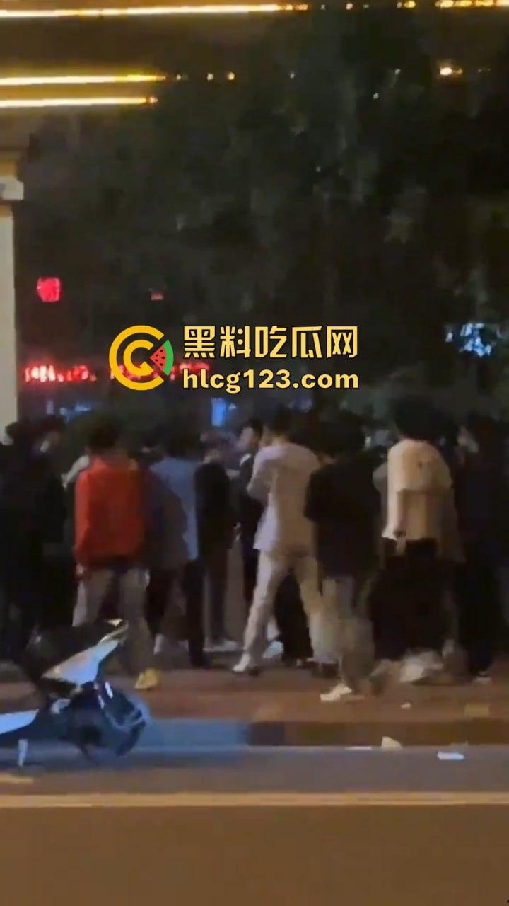 山东菏泽精神小伙群架约战!9月15日单县五中热闹了,郭有才的老家果然还是能打!-11