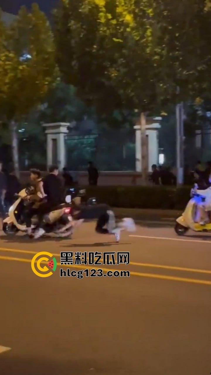 山东菏泽精神小伙群架约战!9月15日单县五中热闹了,郭有才的老家果然还是能打!-13