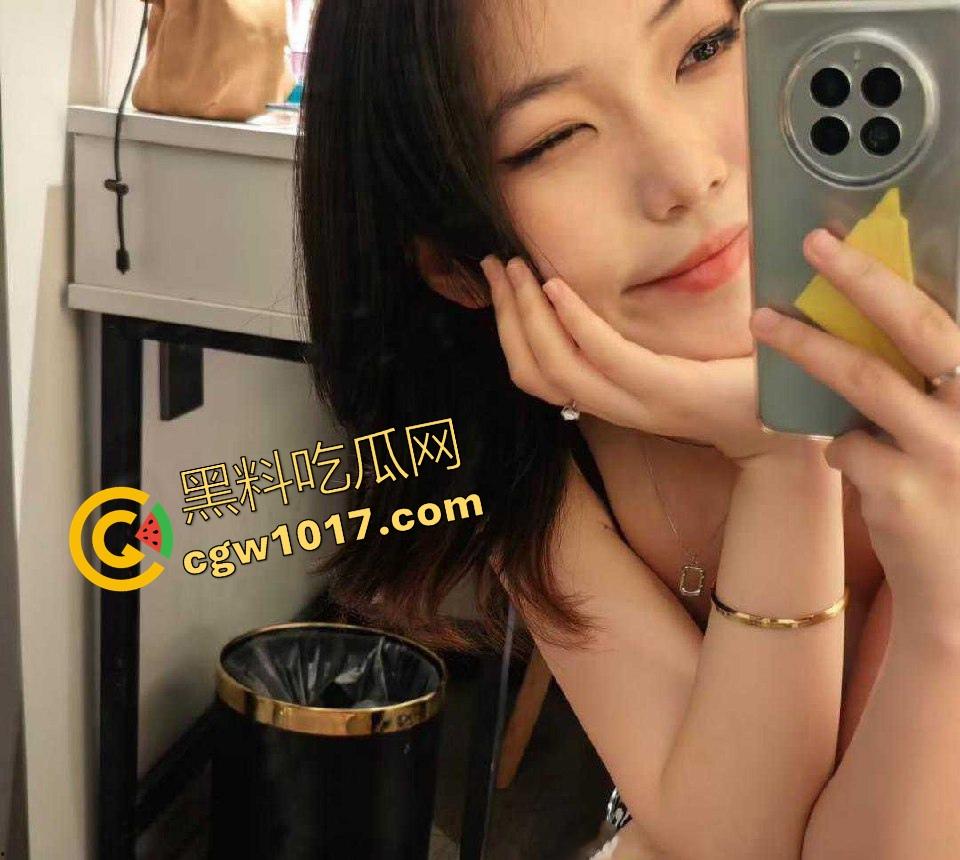 瓜友分享清纯反差女大炮友，花式做爱日常，各种性感诱人制服轮换，口交乘骑足交调教，玩得很花！-3