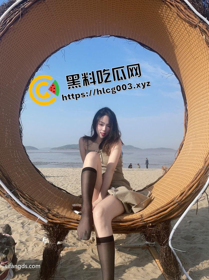 长沙美术学院反差婊【王莎俪】富二代同学调教开发 白丝美腿主动掰开小穴求草-6